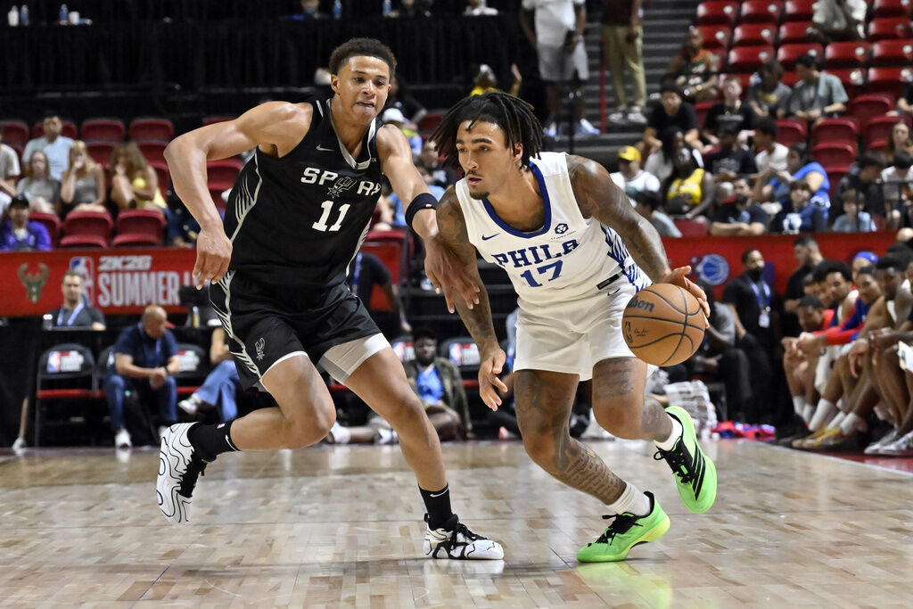 Carter Bryant Spurs 76ers Baskeball